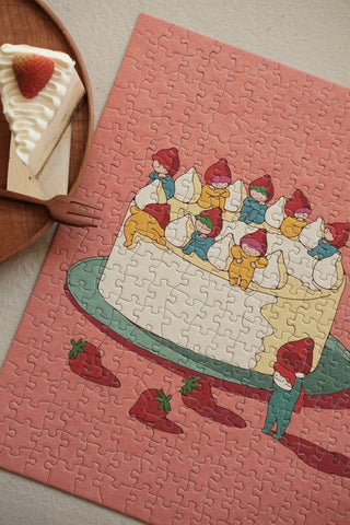 Strawberry Cake | 300 Piece Jigsaw Puzzle