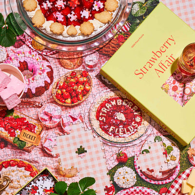 Strawberry Affair | 1,000 Piece Jigsaw Puzzle