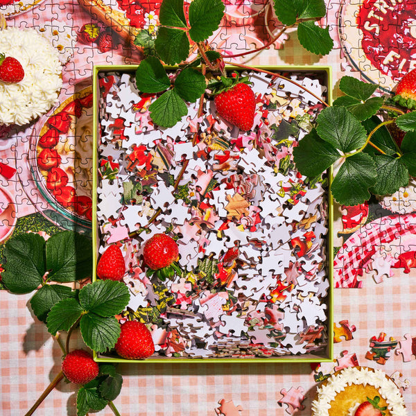 Strawberry Affair | 1,000 Piece Jigsaw Puzzle